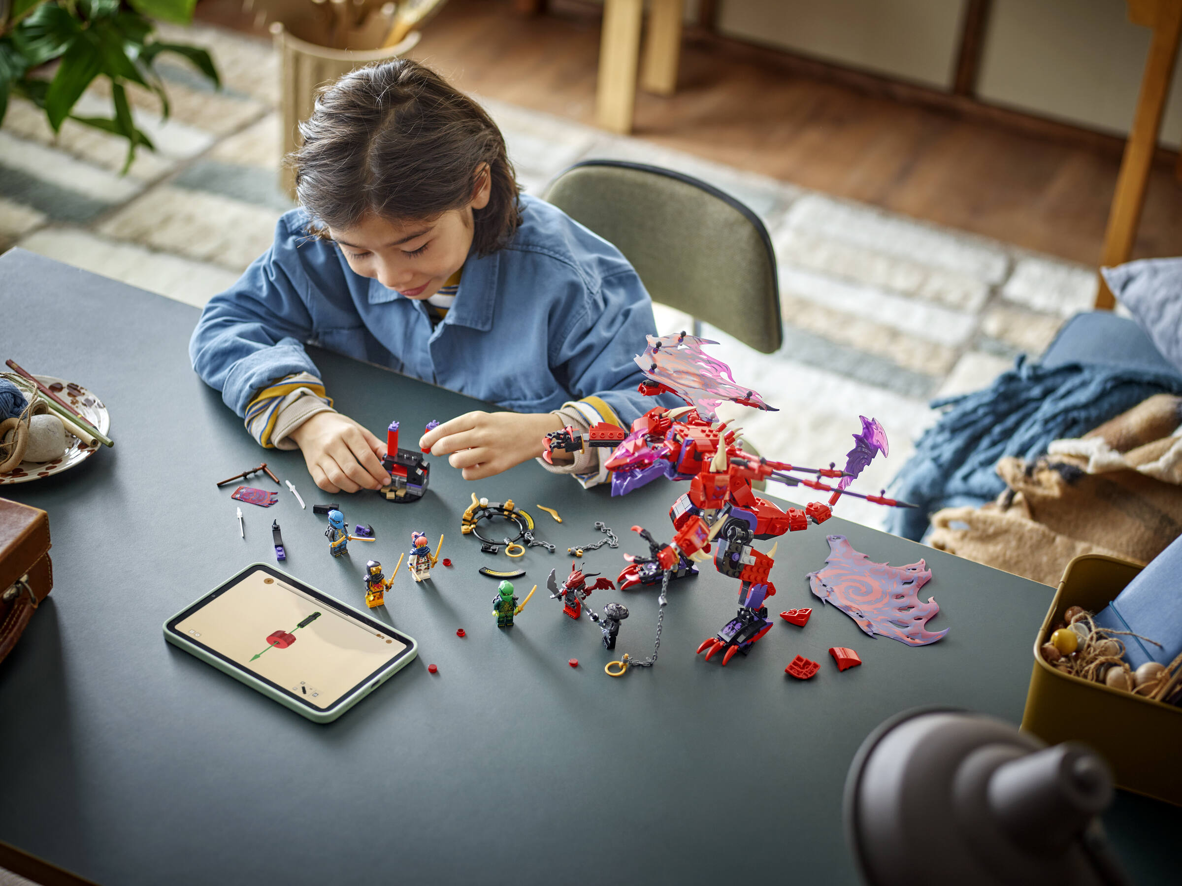 LEGO Thunderfang Dragon of Chaos Set 668 Pieces (British brand)