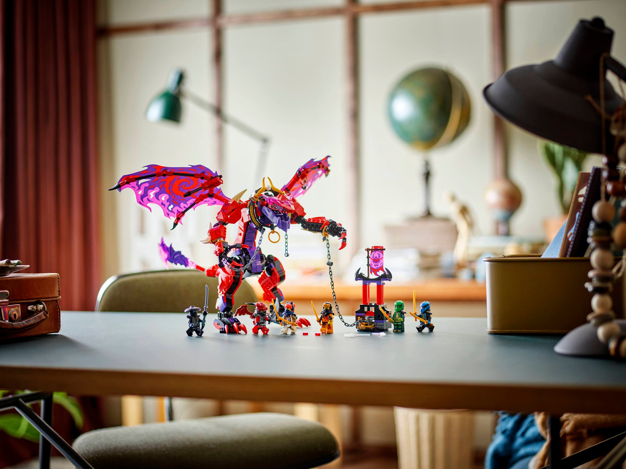LEGO Thunderfang Dragon of Chaos Set 668 Pieces (British brand)