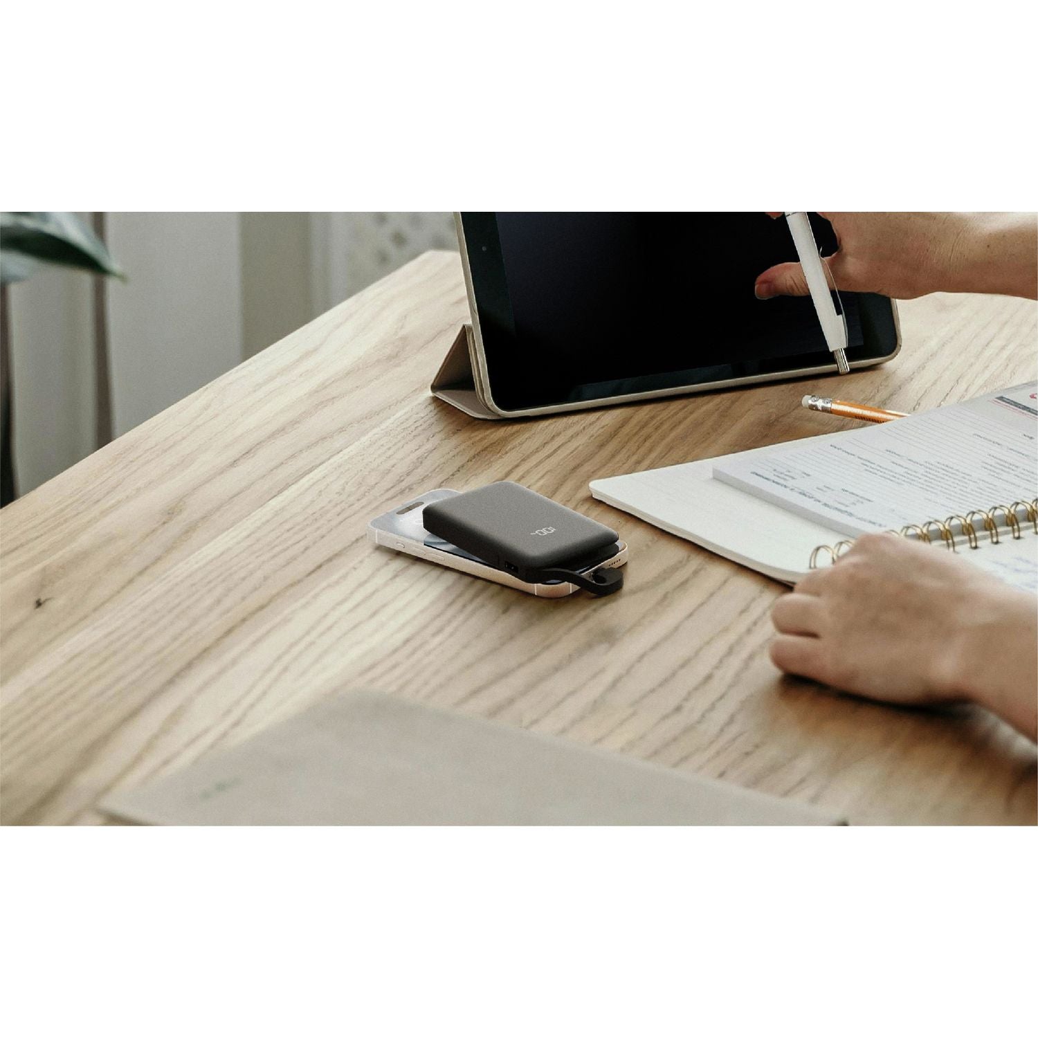 Juice 5000mAh black power bank - British product