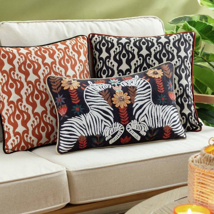 Wylder zebra cushion black 30x50cm - British product