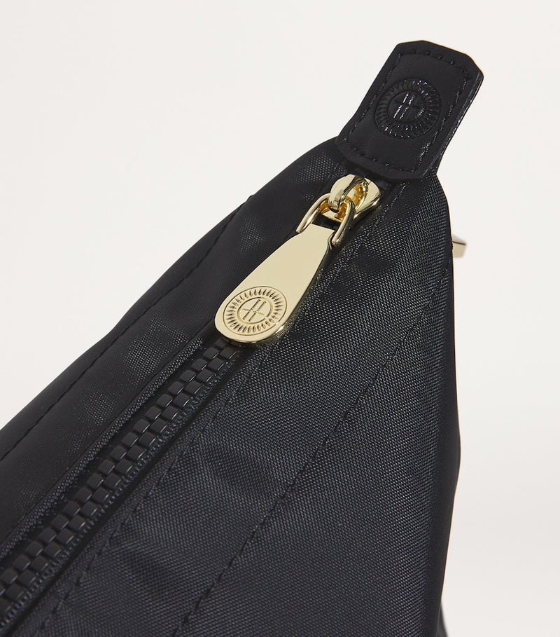 Harrods Nylon-Reisetasche mit Lederbesatz und goldfarbenen Beschlägen, britische Version