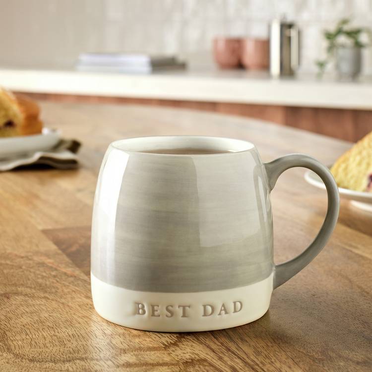 Ceramic dad mug with debossed message 330ml, imported from the UK