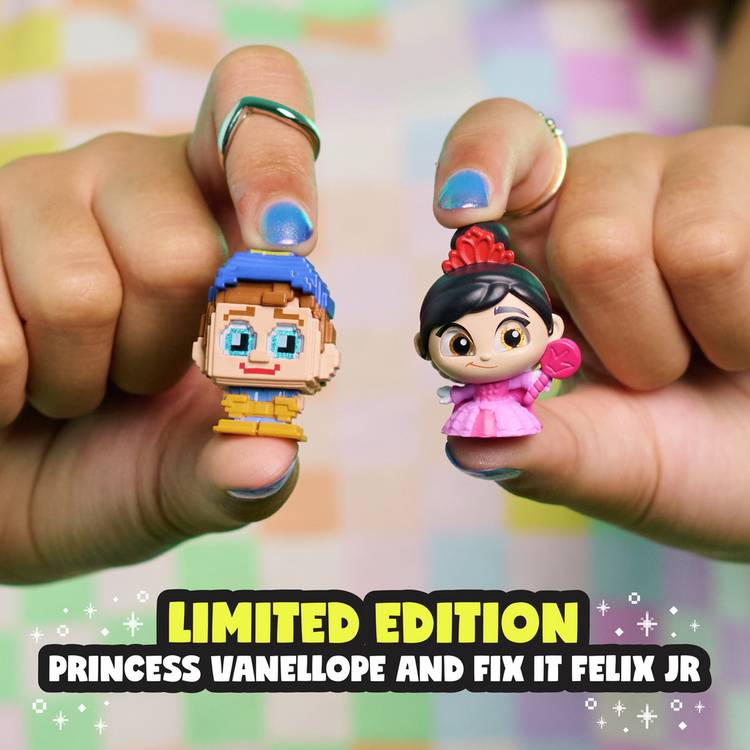 Disney Doorables Pixel Perfect Multi Peek collector set, UK version