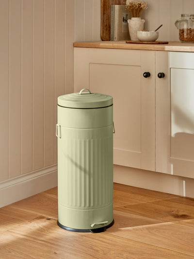 Poubelle à pédale vert sauge côtelée style vintage à fermeture douce de 30 L