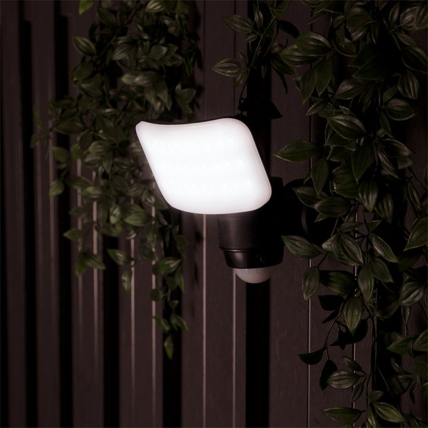 Smartwares LED Battery PIR Light 5W, UK version