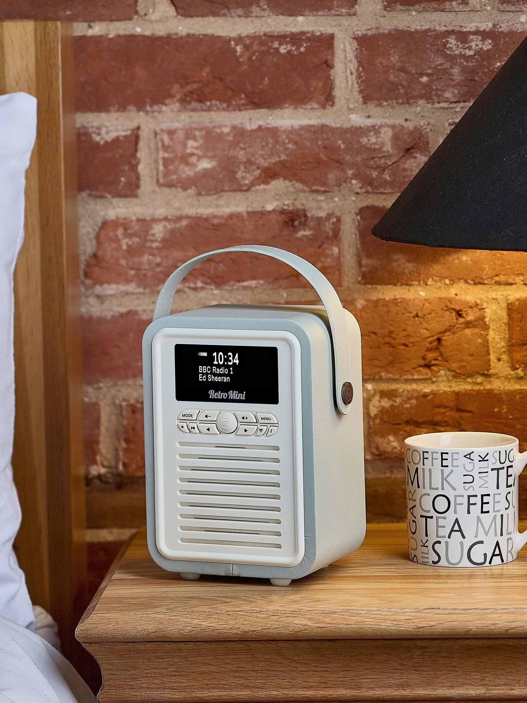 VQ retro DAB radio light grey, imported from the UK