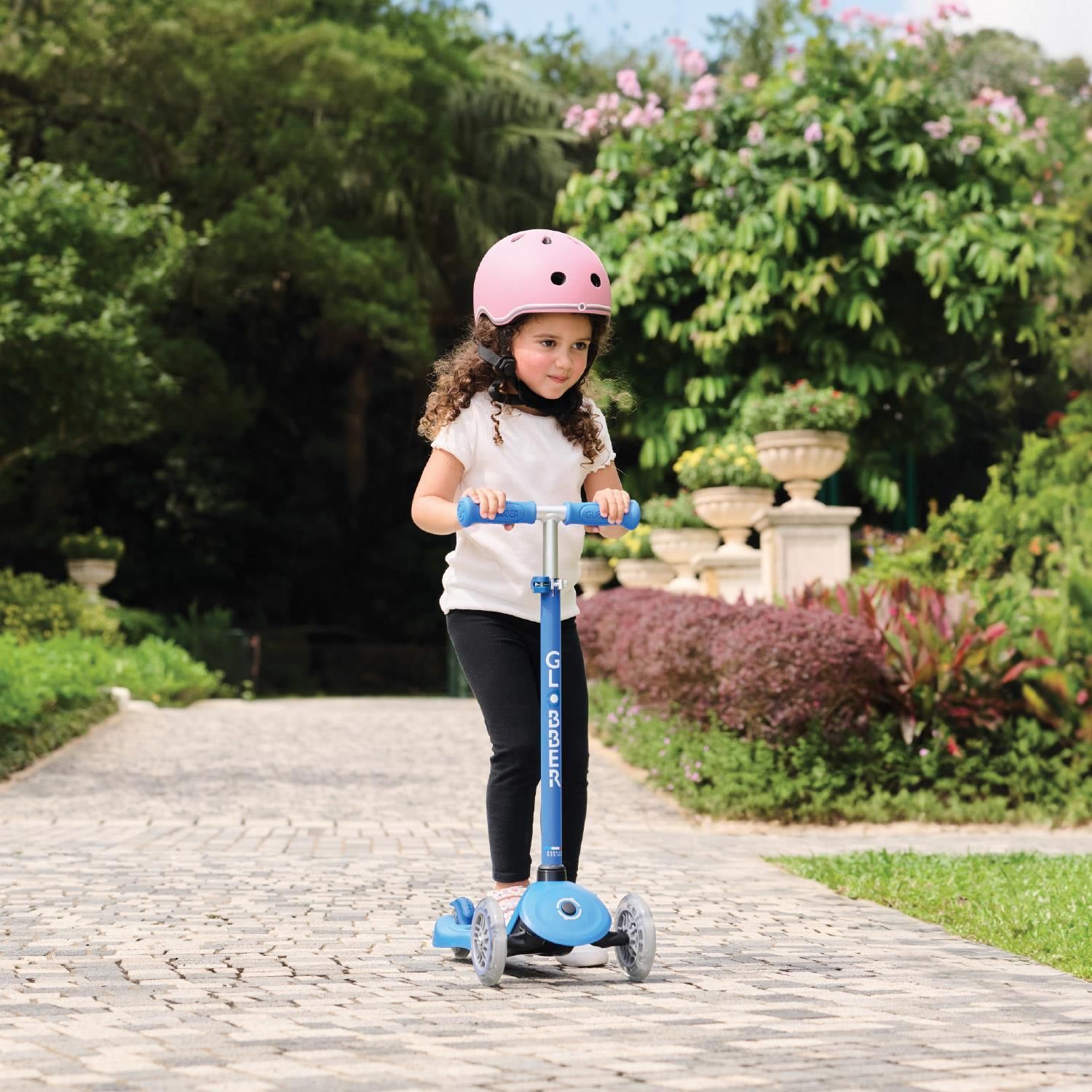 Globber Go Up Sporty Lights 360 ride-on navy blue - British product