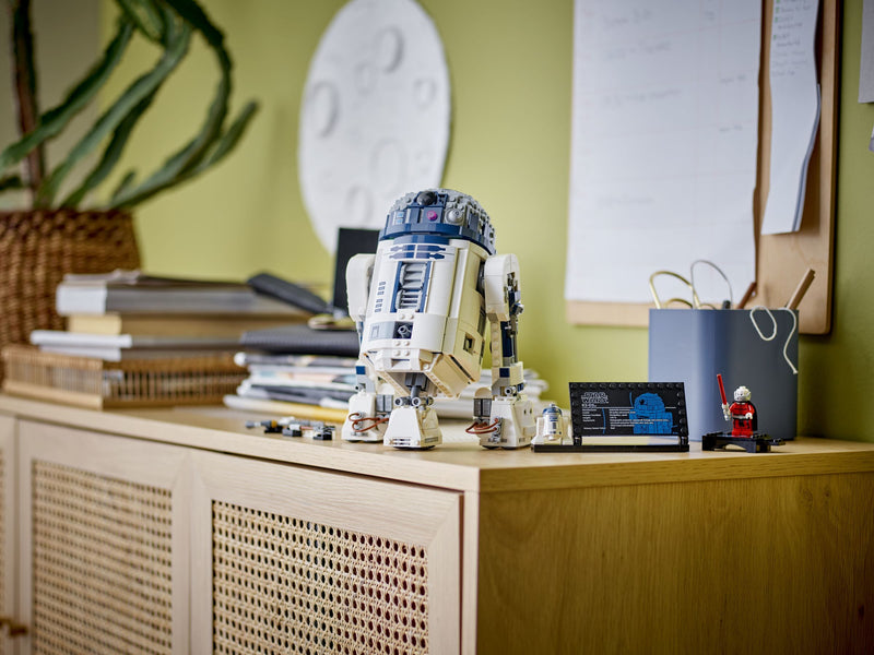 LEGO Star Wars R2-D2 Building Set 1050 pieces, imported from the UK