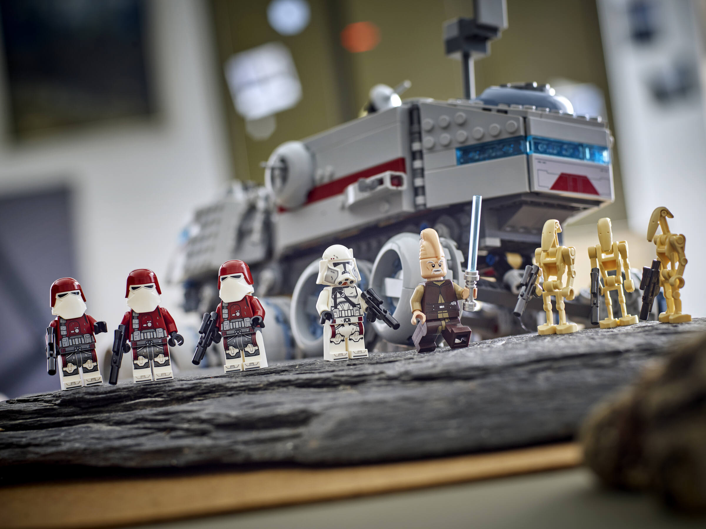 LEGO Republic Juggernaut building set 813 pieces, imported from the UK