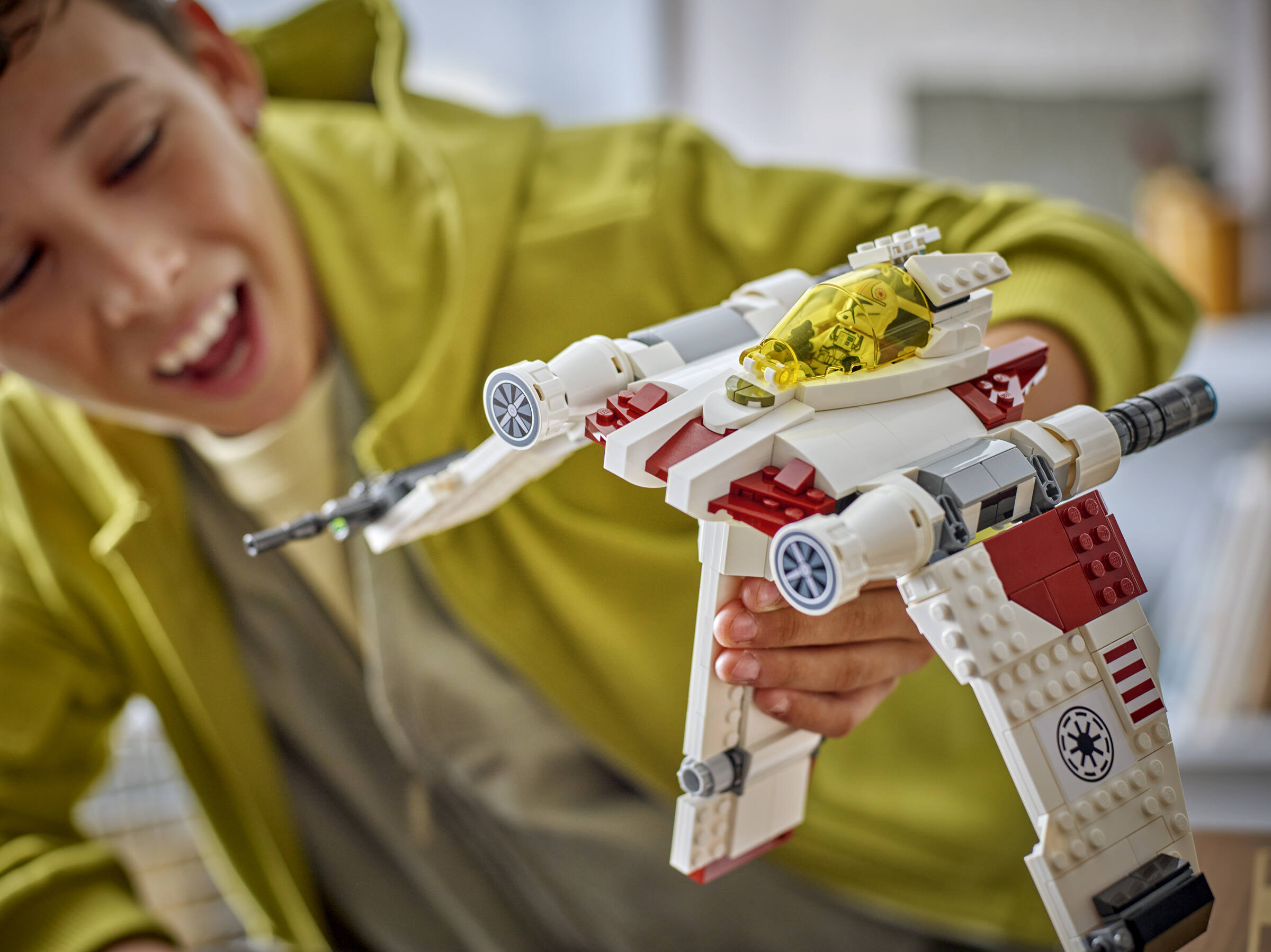LEGO V-19 Torrent Starfighter 567 Pieces (British brand)