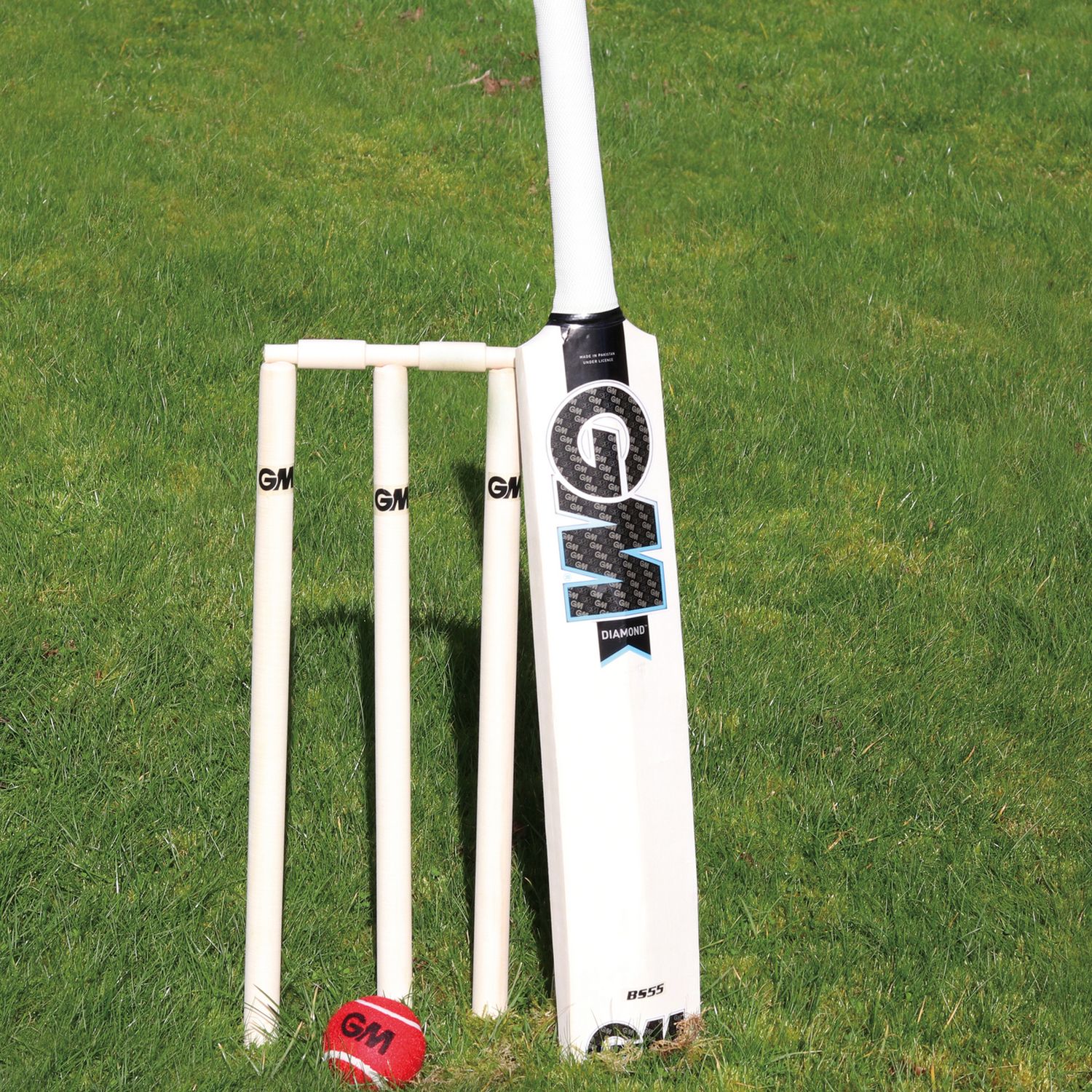 Gunn and Moore Ben Stokes Diamond Junior cricket set, UK version