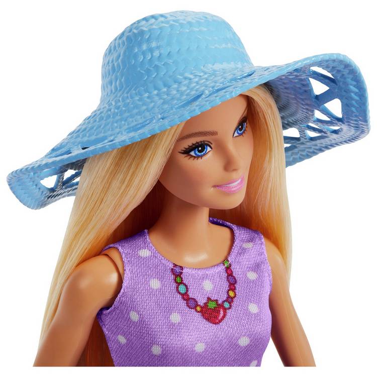 Barbie picnic-themed doll playset with two dolls - British product