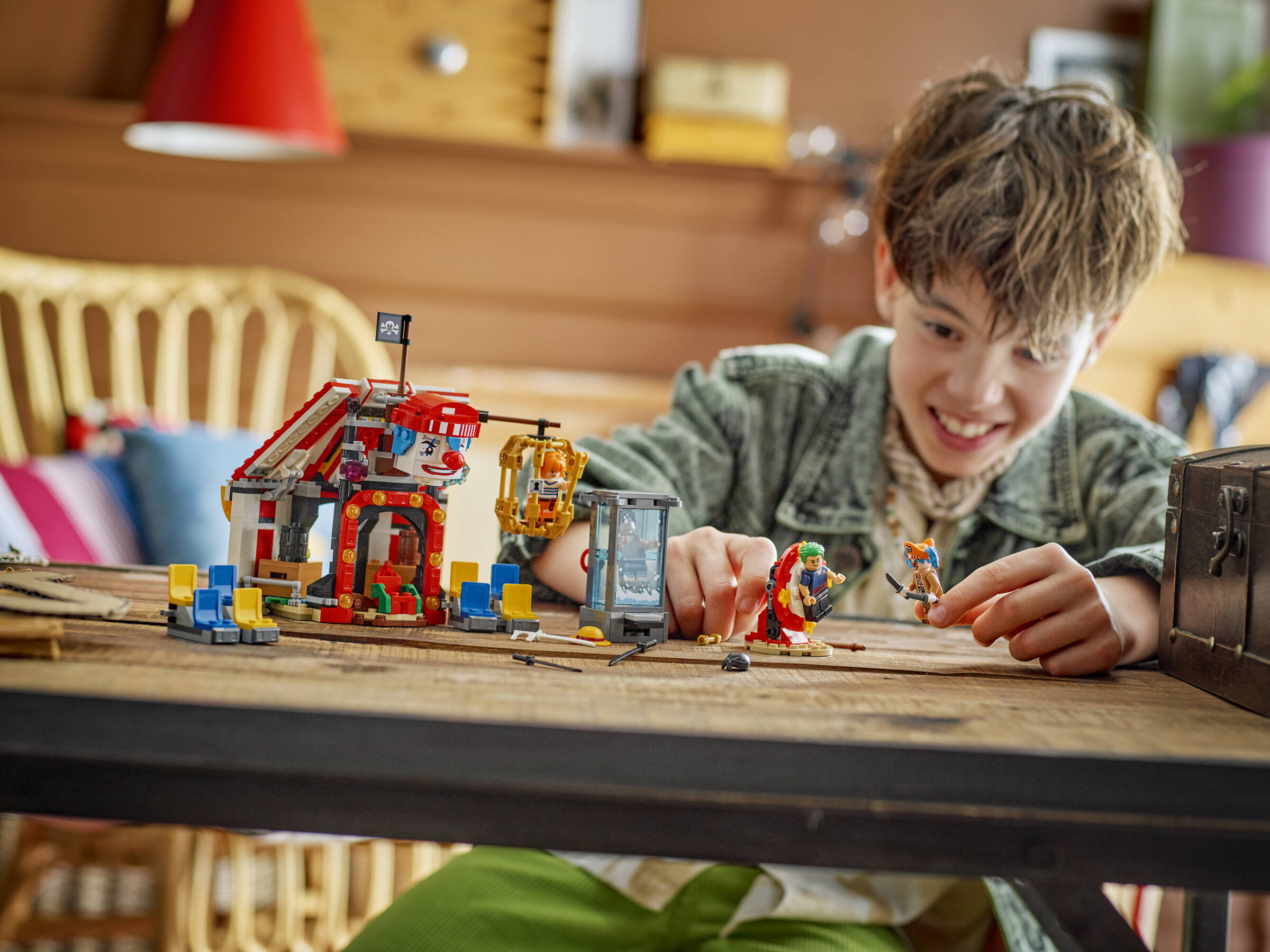 LEGO Buggy the Clown's Circus Tent 573 Pieces - British product