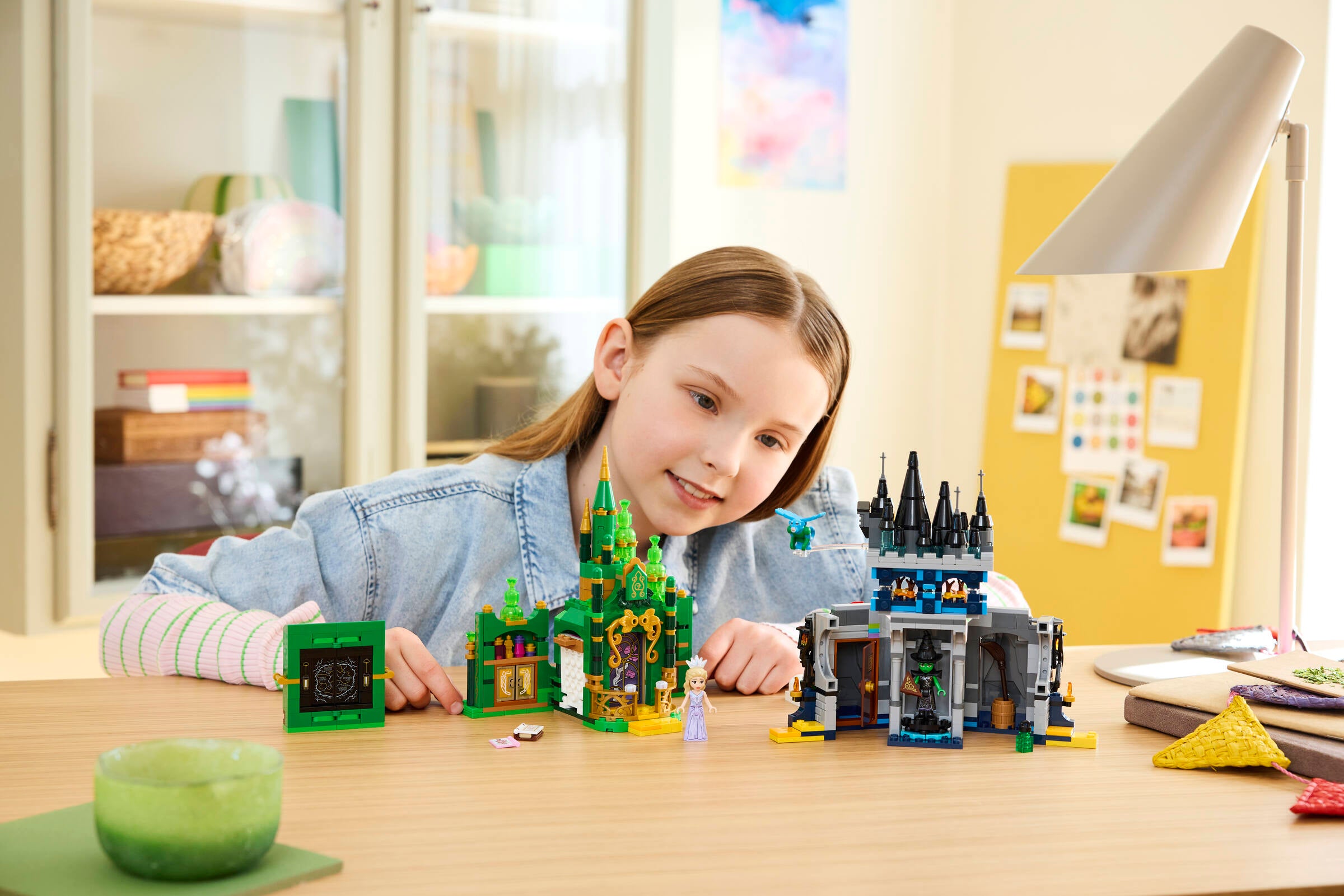 LEGO Emerald City and Kiamo Ko Castle 860 pieces - British product