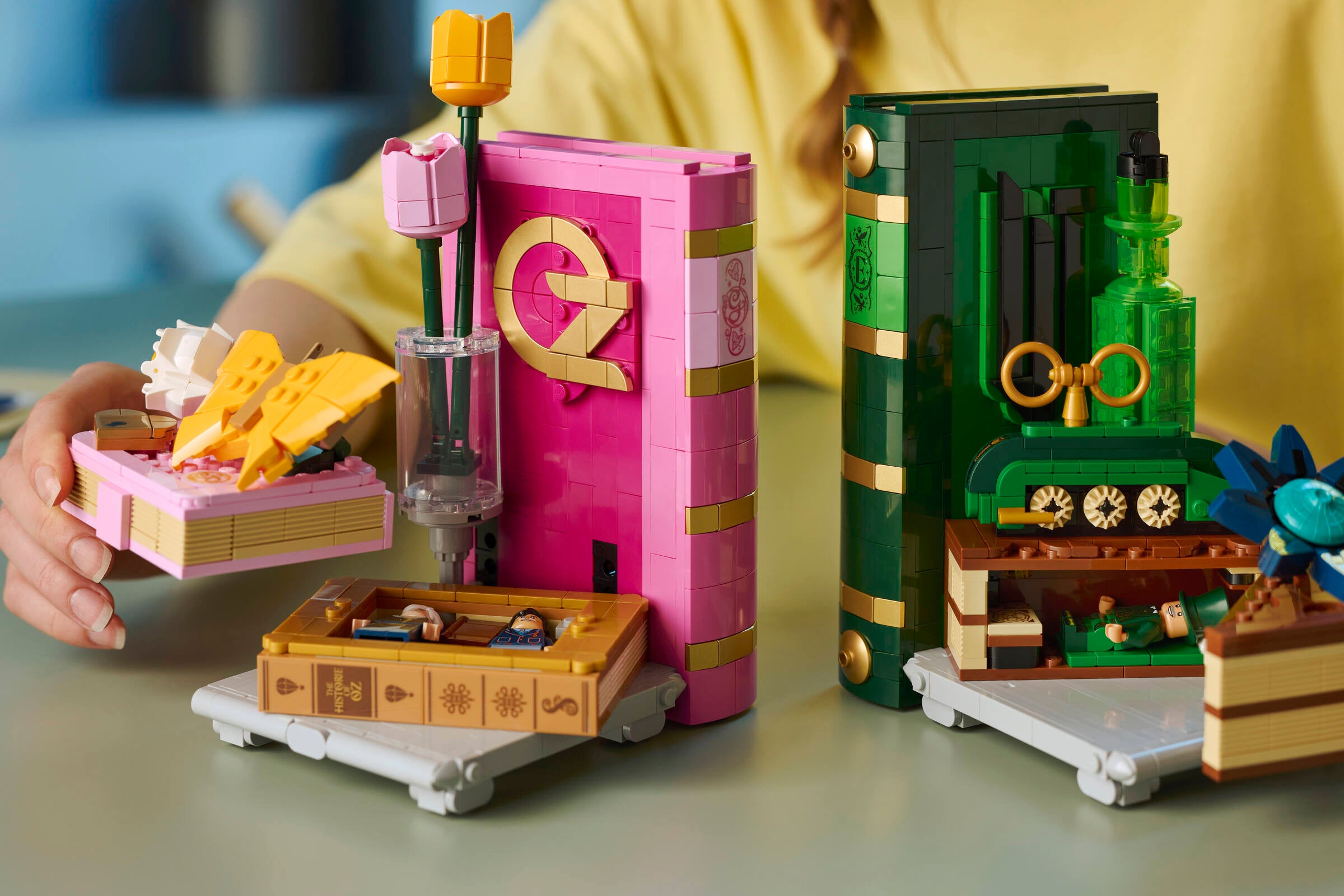 LEGO Glinda & Elphaba Bookends 1327 piece set, UK version