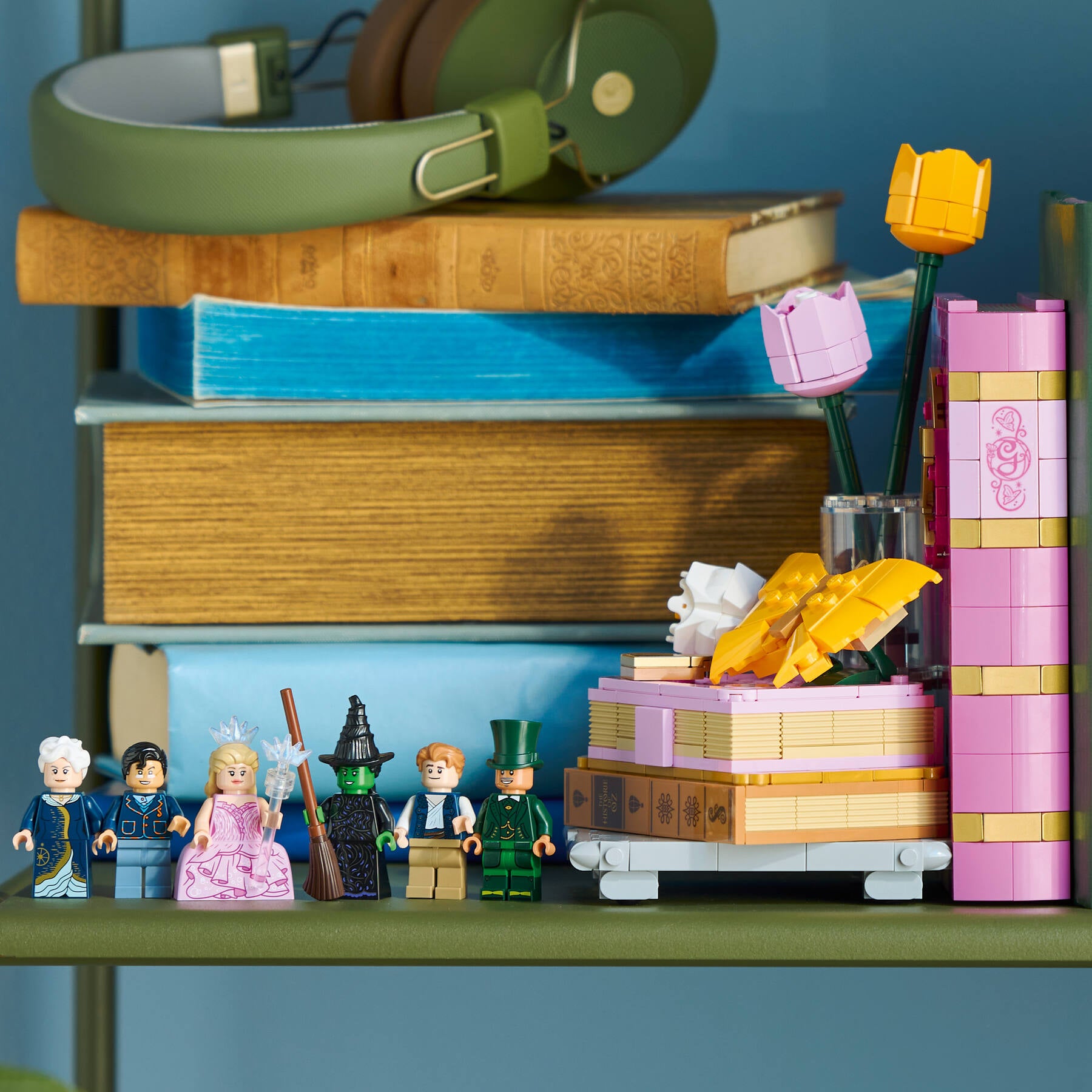 LEGO Glinda & Elphaba Bookends 1327 piece set, UK version