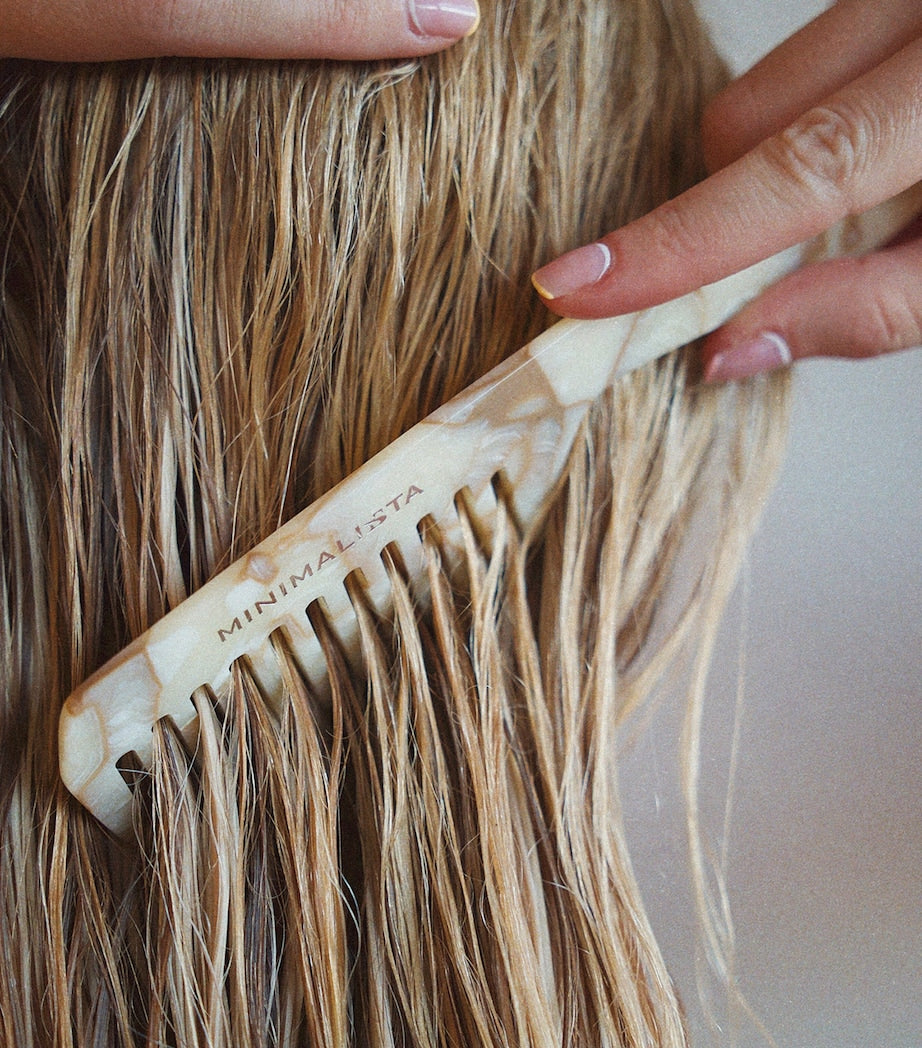 Minimalista classic comb made from plant-based cellulose acetate, imported from the UK