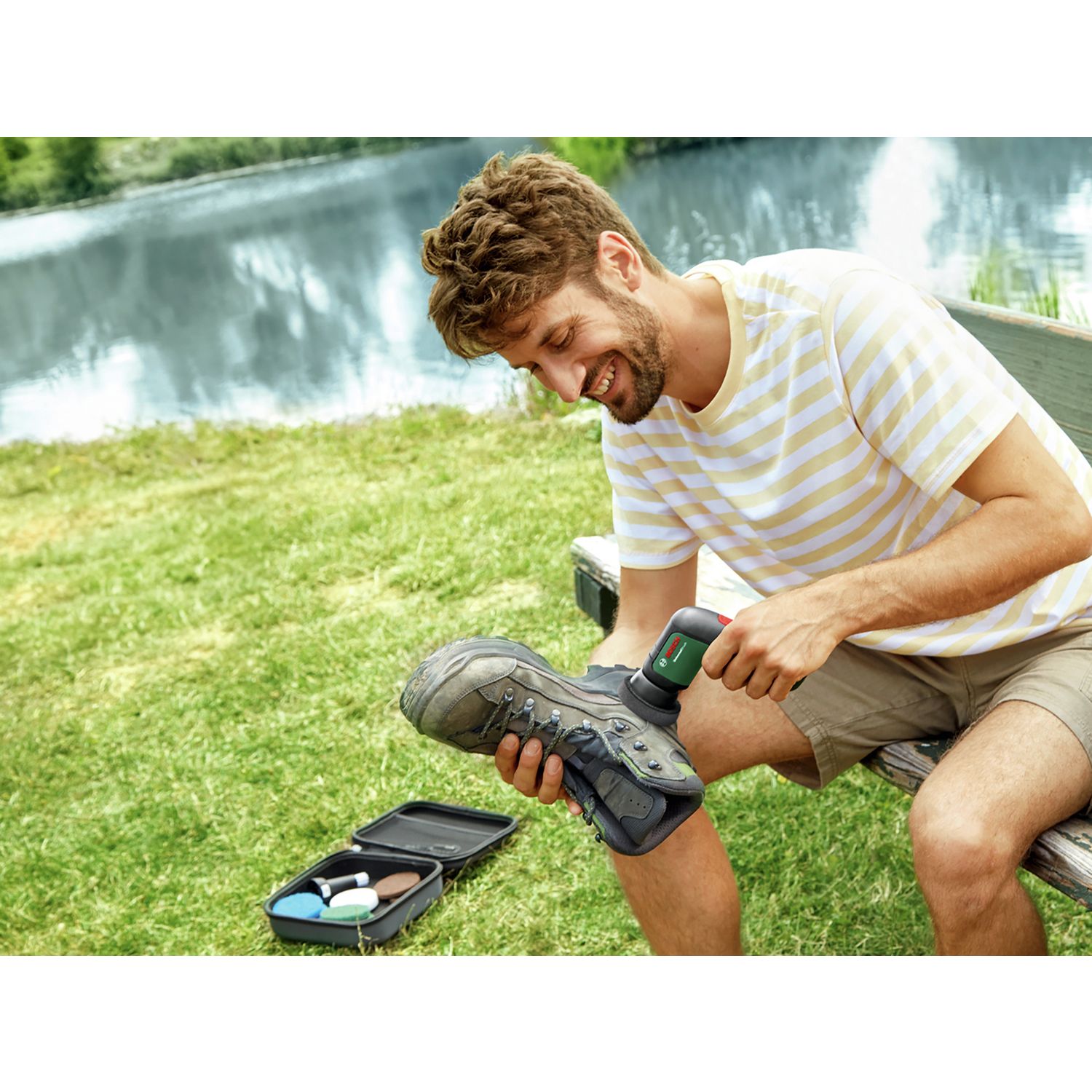 Bosch UniversalBrush cordless cleaning brush - British product