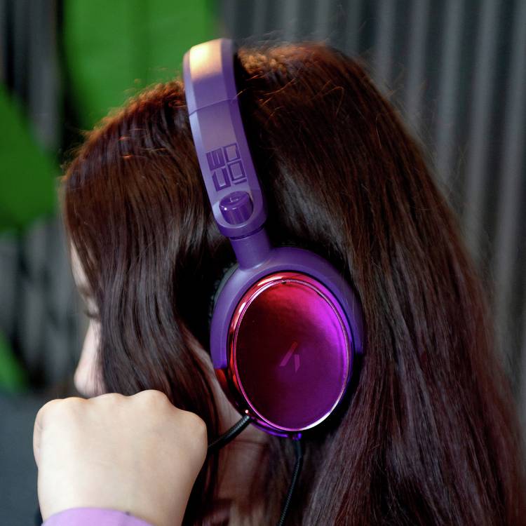 STEALTH C6-100 gaming headset red and purple over-ear (British brand)