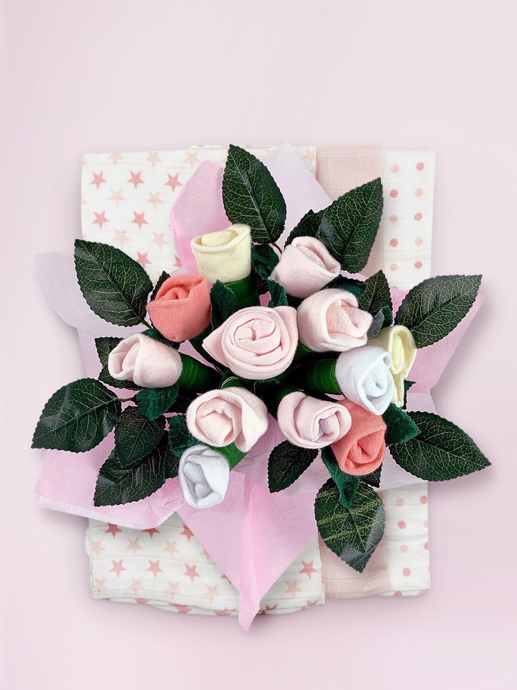 سلة هدايا ترحيبية وردية من Babyblooms مع دمية فرانكي بير الناعمة - منتج بريطاني