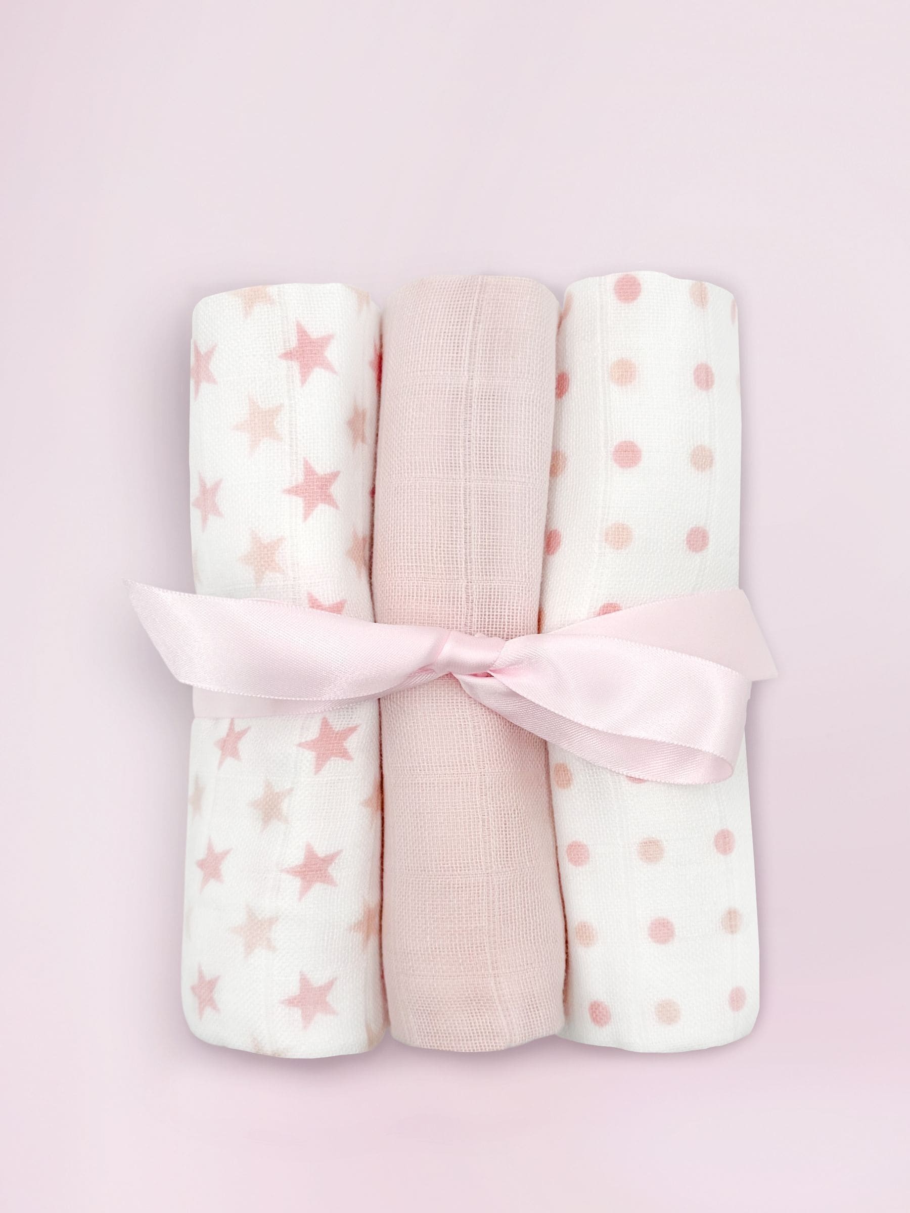 سلة هدايا ترحيبية وردية من Babyblooms مع دمية فرانكي بير الناعمة - منتج بريطاني