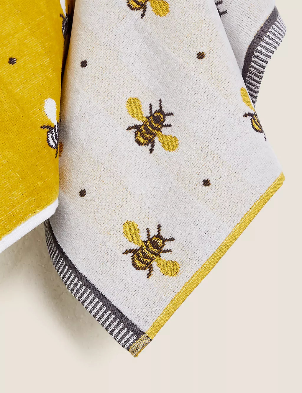 Set of 2 Pure Cotton Bee Towels Bathroom M&S   