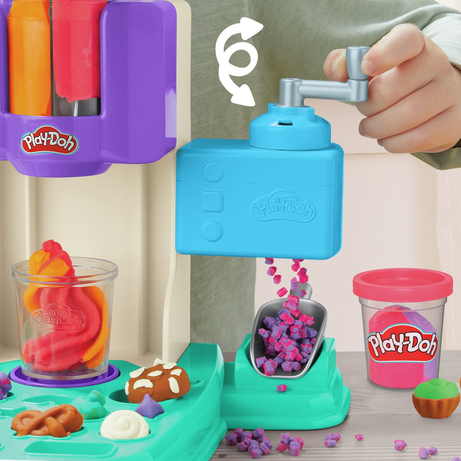 Play-Doh rainbow ice cream playset with 5 tubs, UK version