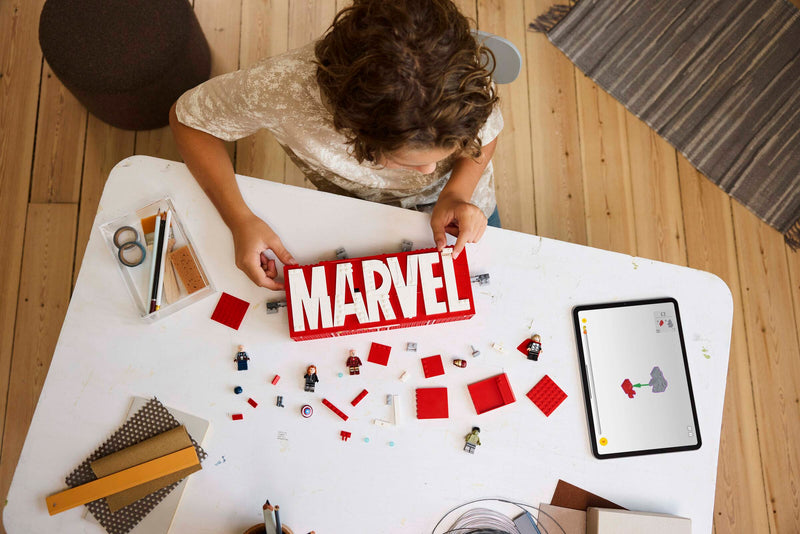 LEGO MARVEL Display Set 931 pieces, imported from the UK