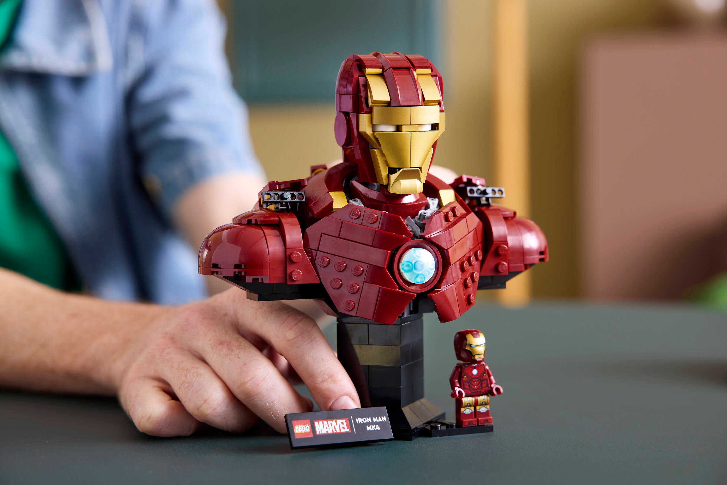 LEGO Iron Man MK4 Bust 436 Pieces, imported from the UK
