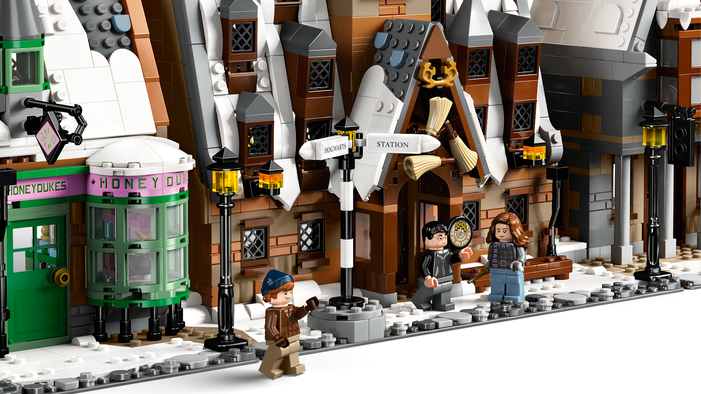 LEGO Harry Potter Hogsmeade Village Collectors Edition 3228 pieces, UK version