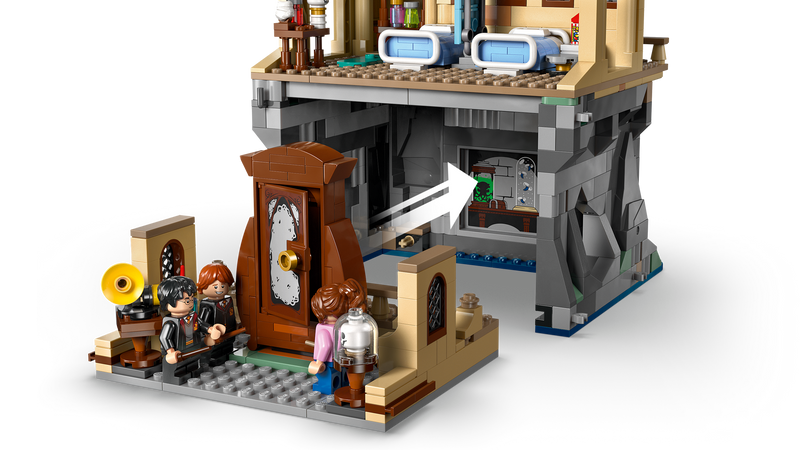 LEGO Hogwarts Hospital Wing building set 907 pieces - British product