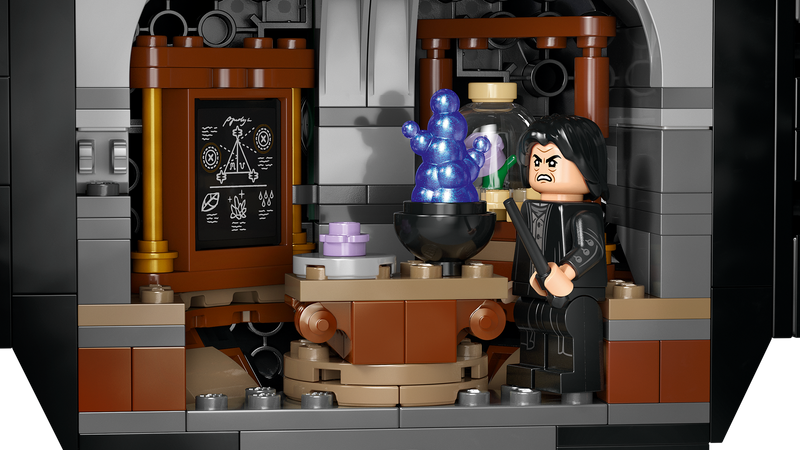 LEGO Harry Potter Secret Potions Classroom cauldron set 652 pieces (British brand)