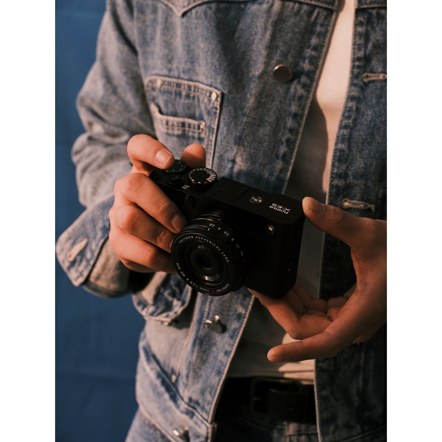 Fujifilm X-E5 mirrorless camera with XF23mm lens, black, UK version