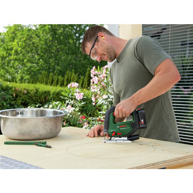 Bosch AdvancedSaw 18V-140 cordless jigsaw - British product