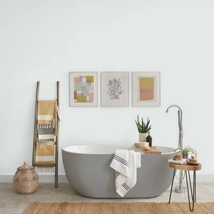 Johnstone's bathroom paint Botanical Pearl 2.5L, UK version