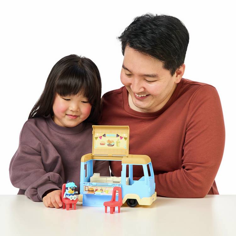 Bluey Food Truck Transforms playset (British brand)