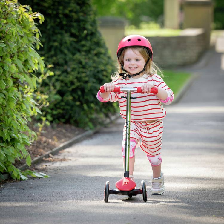 Evo Move N Groove tri-scooter, imported from the UK