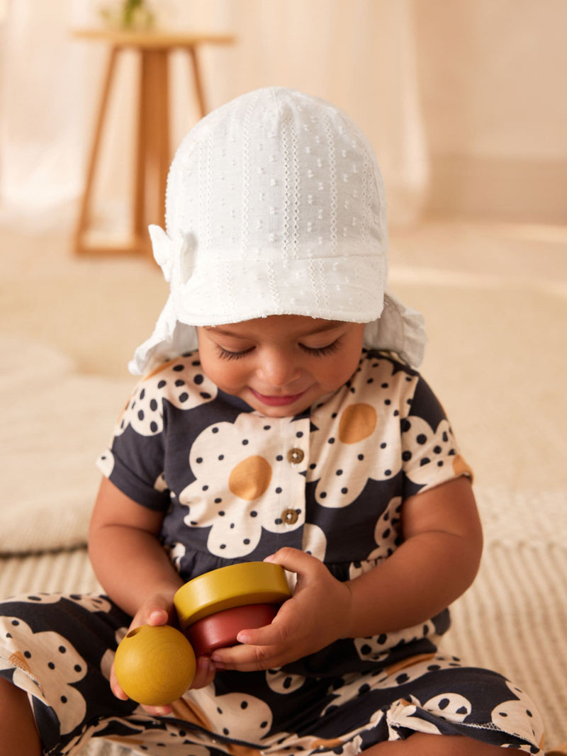 White legionnaire baby hat, UK version
