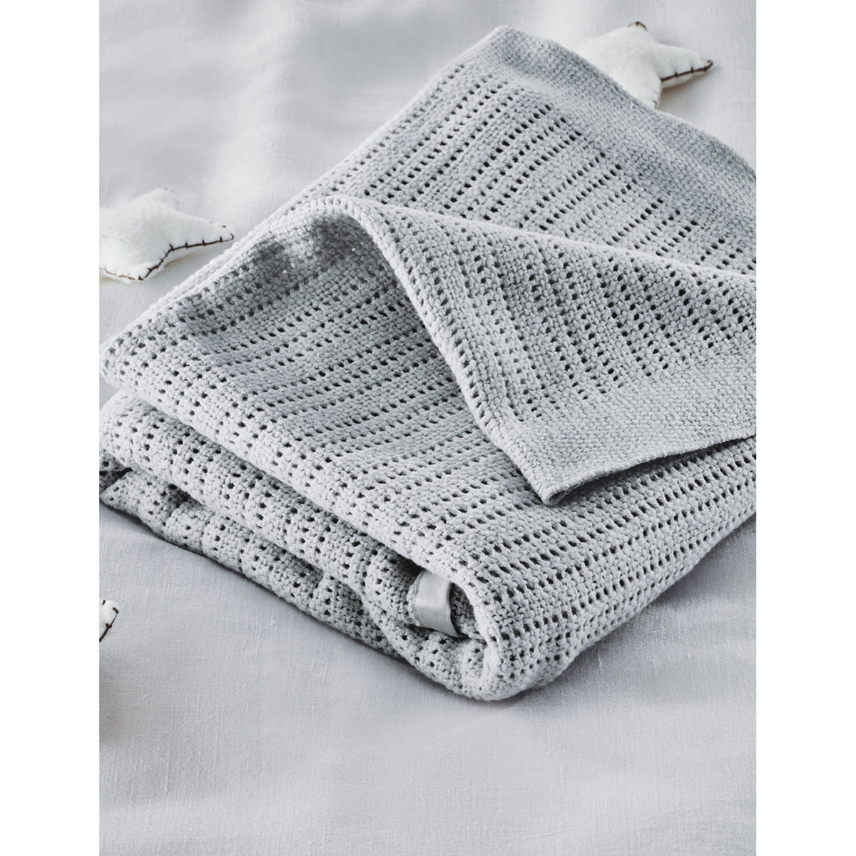 Satin-edged cellular cotton baby blanket - BLUE