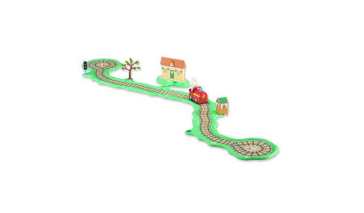 Peppa Pig Whizz Around Clickety Clack train set (British brand)