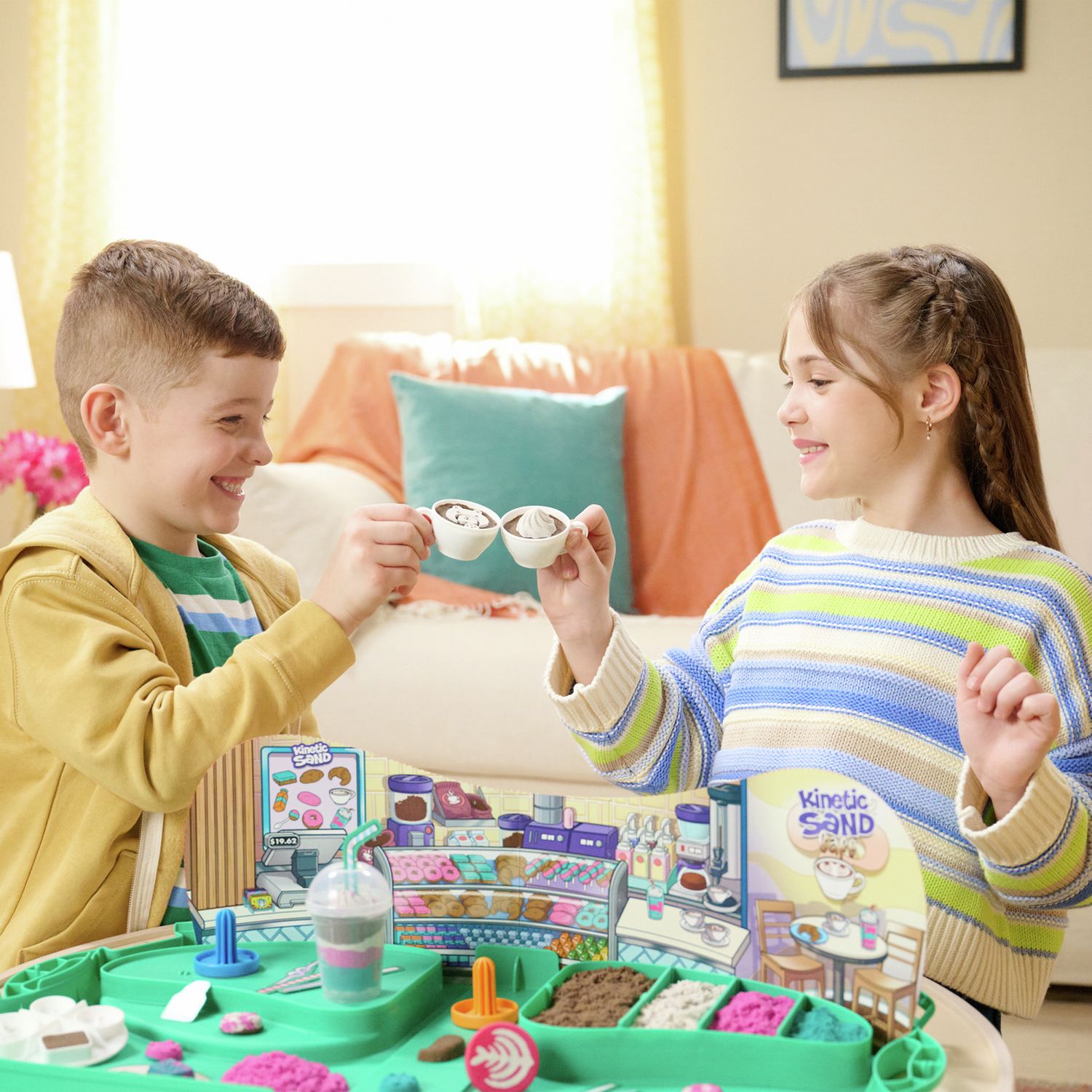 Kinetic Sand Cafe Case playset with 1.75lbs sand, UK version