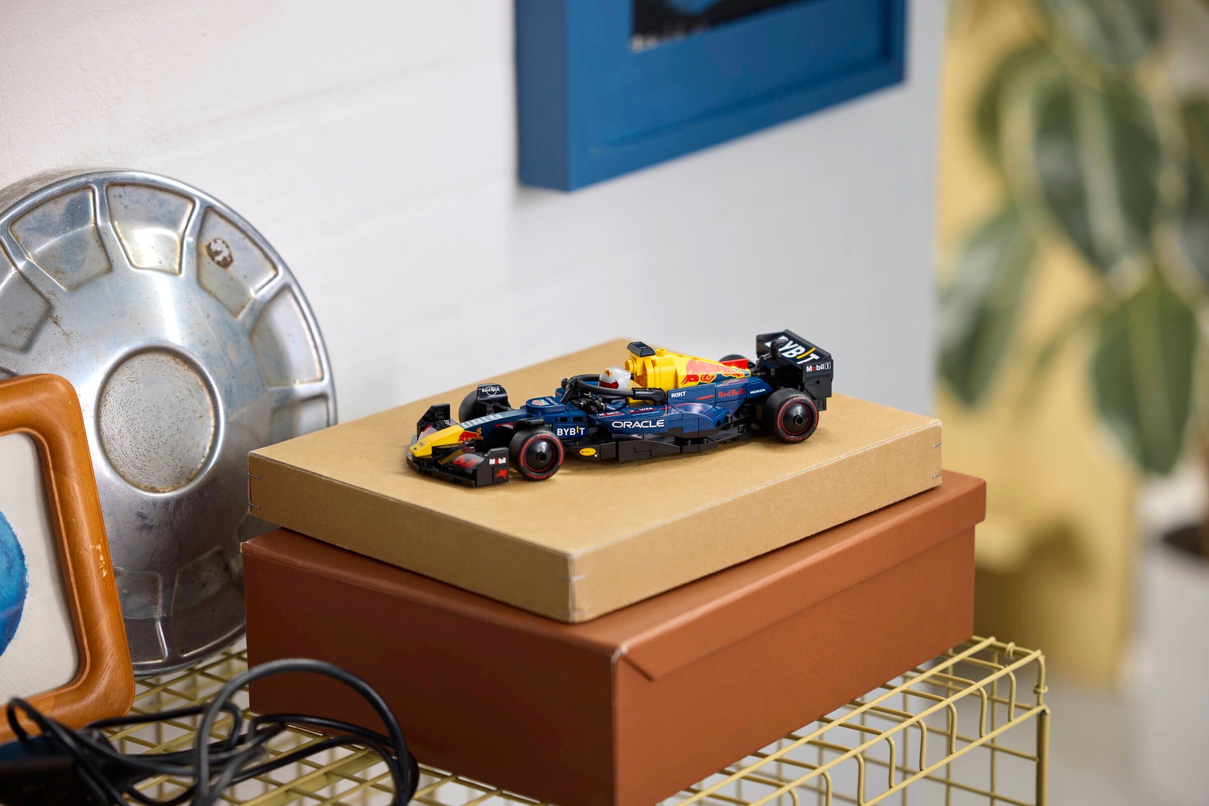 LEGO Oracle Red Bull F1 Model 251 Pieces, imported from the UK