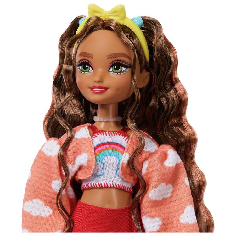Barbie Dream Besties Teresa roller skating fashion doll 32cm (British brand)