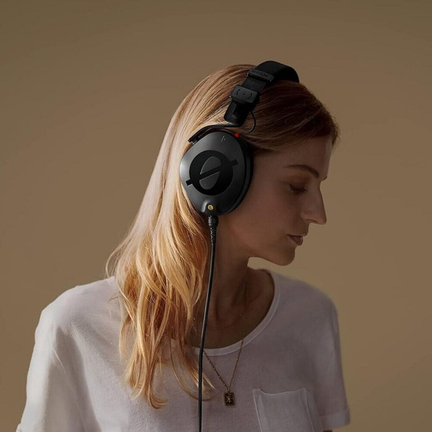 Rode NTH-100 Professional over-ear headphones Black (British brand)