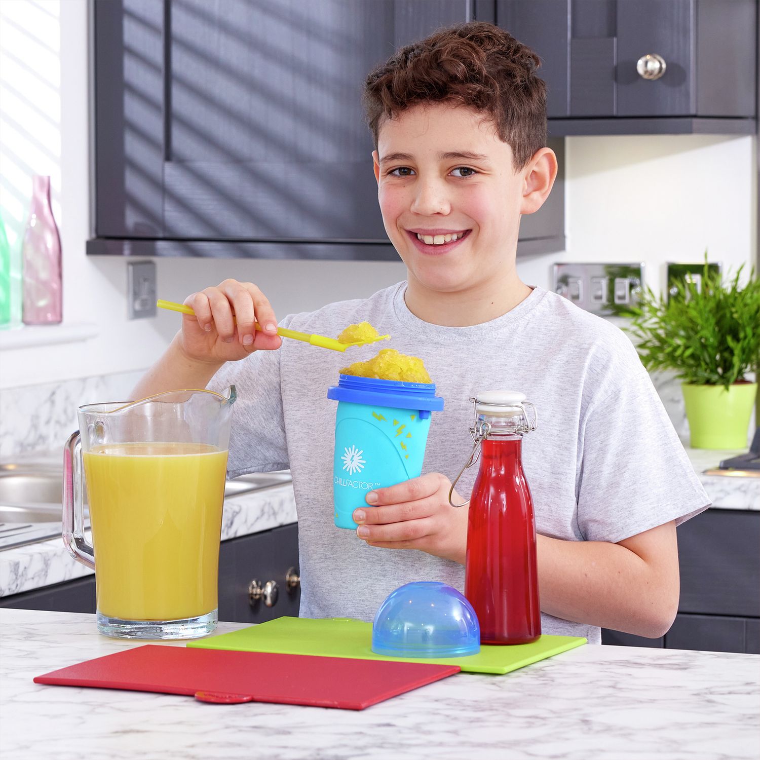 ChillFactor Slushy Maker blue reusable frozen drink gadget - British product