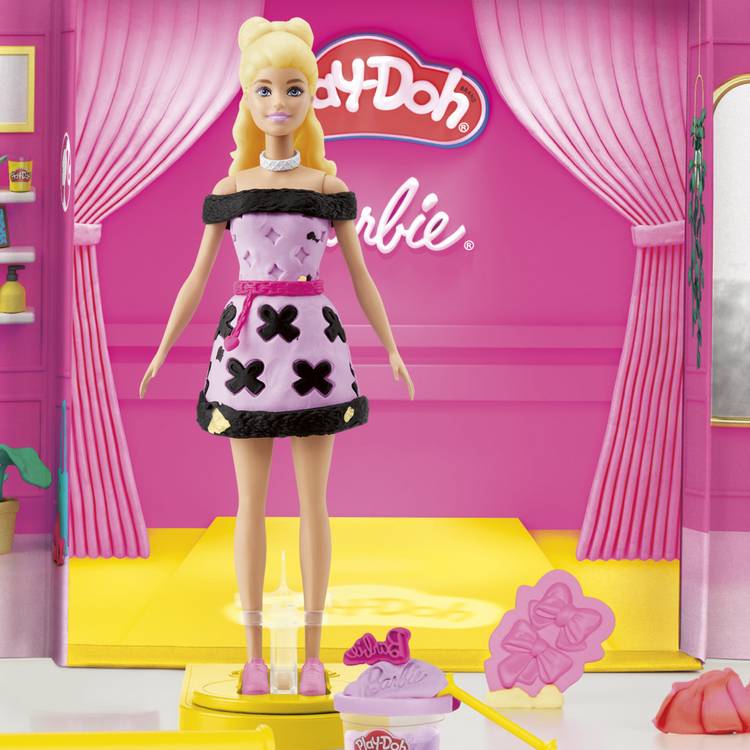 Play-Doh Barbie fashion show playset with 6 tubs, UK version
