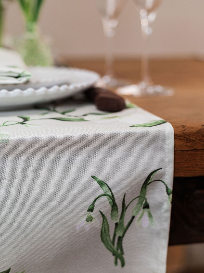 Avalon Home snowdrop and hellebore table runner 32x230cm, UK version