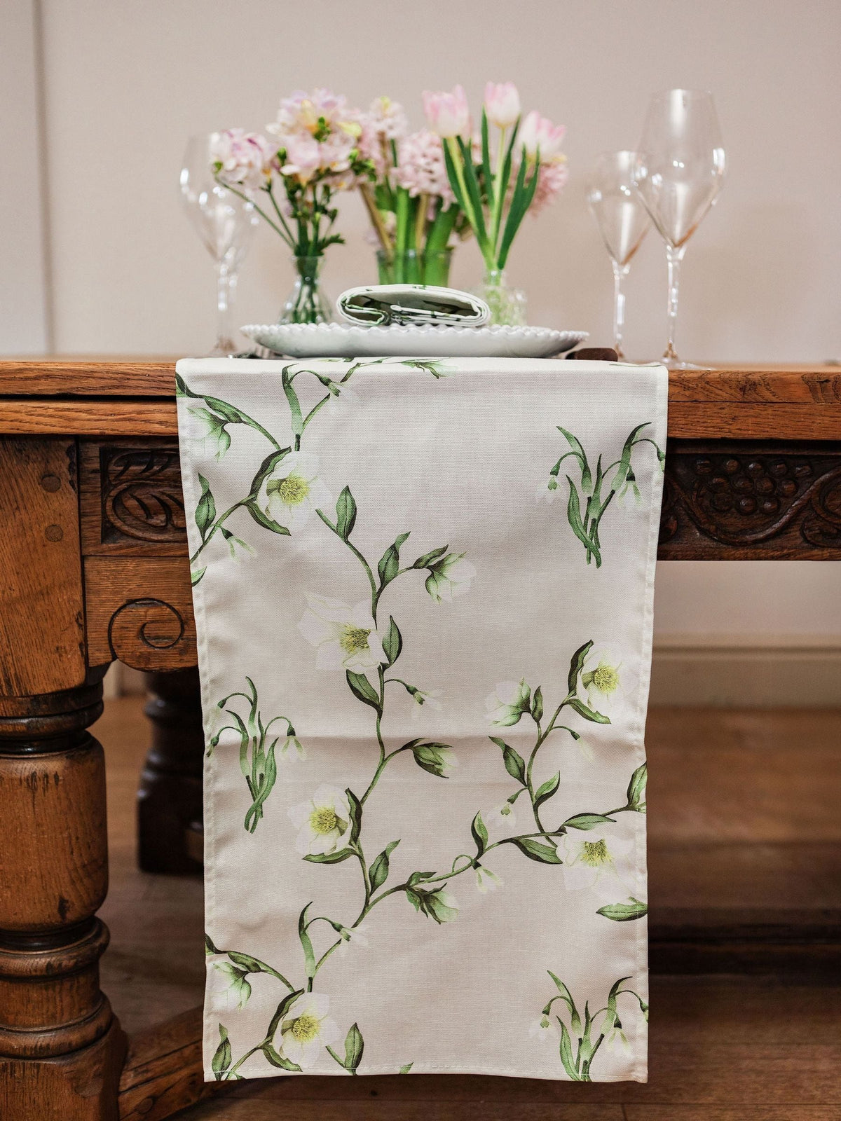 Avalon Home snowdrop and hellebore table runner 32x230cm, UK version