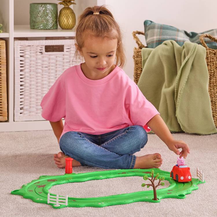 Peppa Pig Whizz Around car playset (British brand)