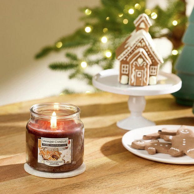 Yankee Candle Gingerbread Jingle medium scented candle, UK version